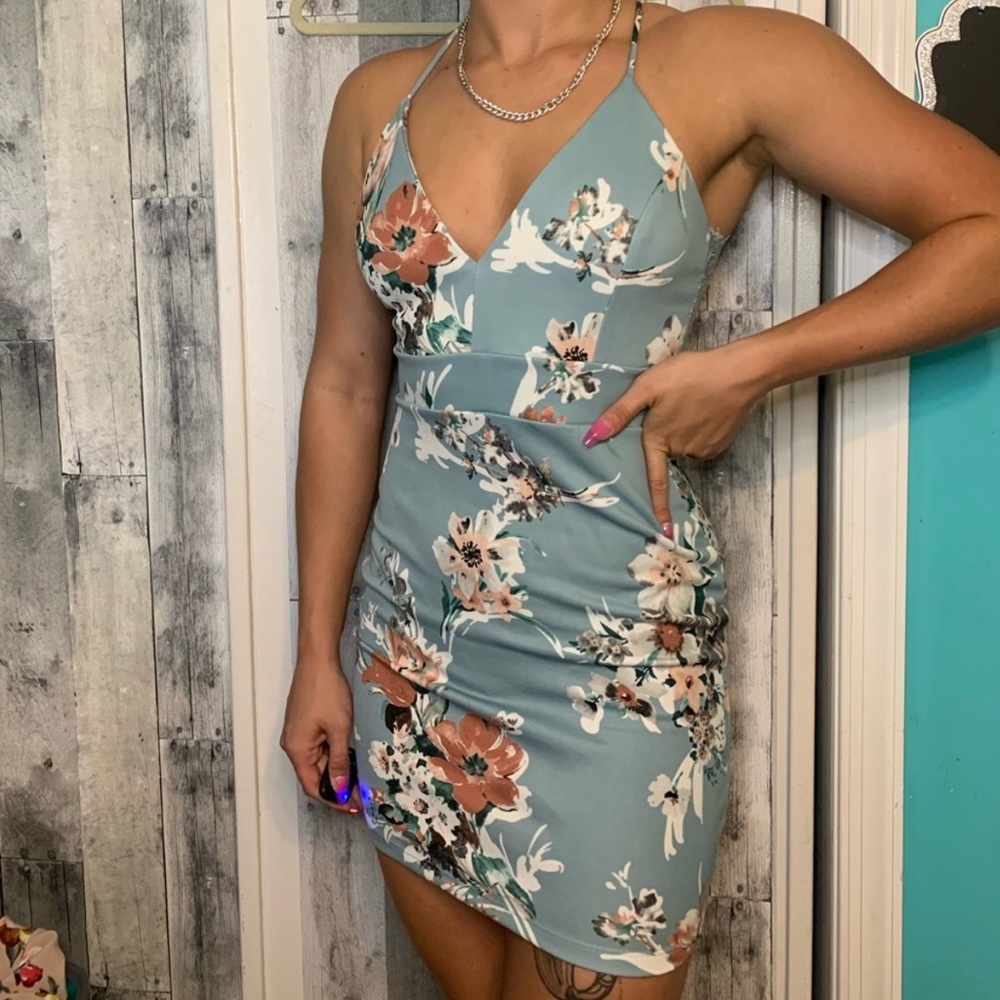 🌸Beautiful Open Back Floral Windsor Summer Dress